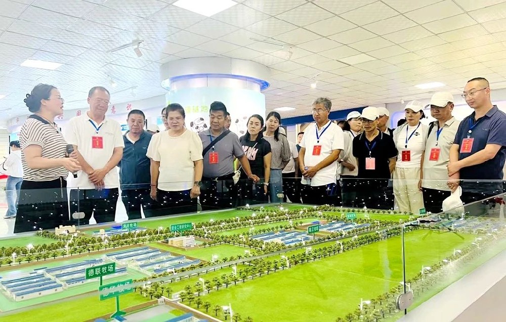 临泽县劳模工匠到bv1946伟德官网集团观摩交流